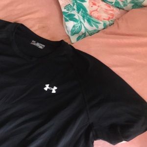 Black under armor shirt